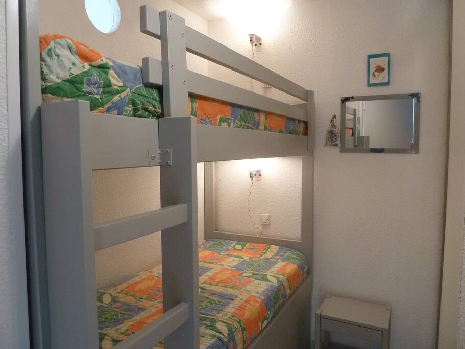 Cabine avec grand placard, séparée du séjour