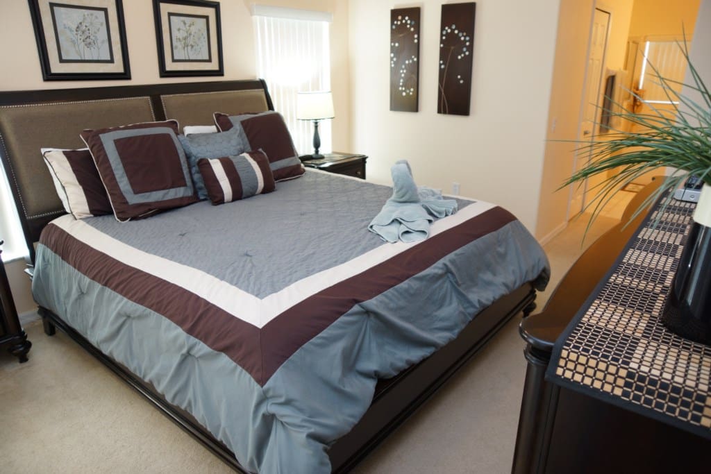 Master bedroom (2)