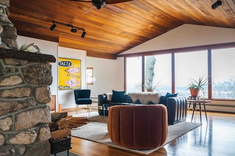 Modern Chalet Under the Ridge