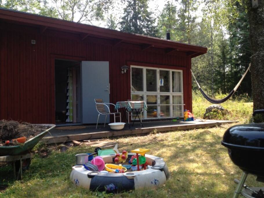 There are many nice places to sit outdoors. Lots of place for activities and relaxation.