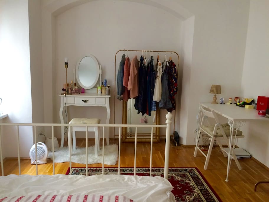 bedroom/Schlafzimmer/camera da letto