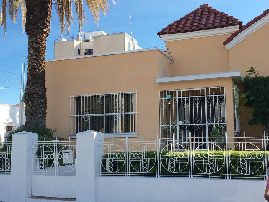 Located in a beautiful neighborhood!!!