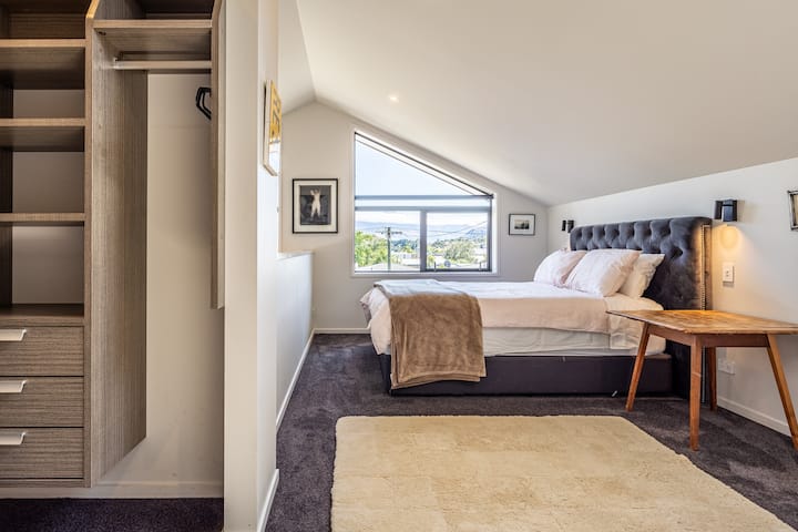 Loft bedroon with a view over Wanaka to the lake