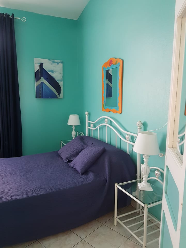 儿童房1张床140 + 1张折叠床，儿童1.80米