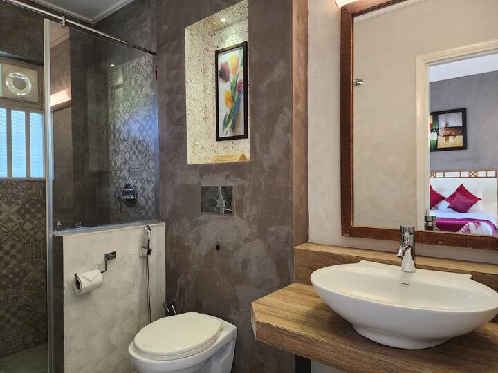 Full bathroom 2 image 1