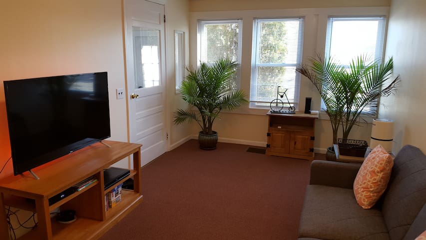 Cute 2 Bedroom Duplex near Downtown Bangor and I95