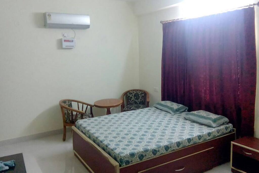 ROOM LAYOUT