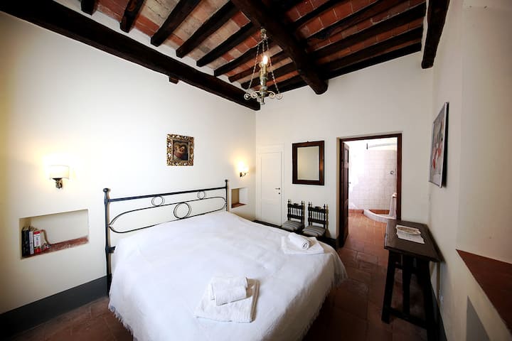 غرفة مزدوجة في الطابق الأرضي مع حمام داخلي