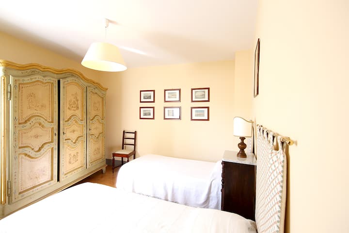 غرفة مزدوجة، مع أسرّة مفردة