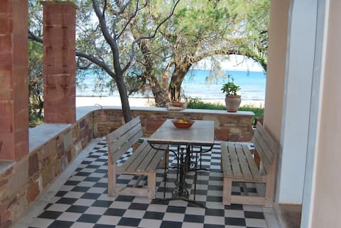 beach studio in villa direct on sandy beach
