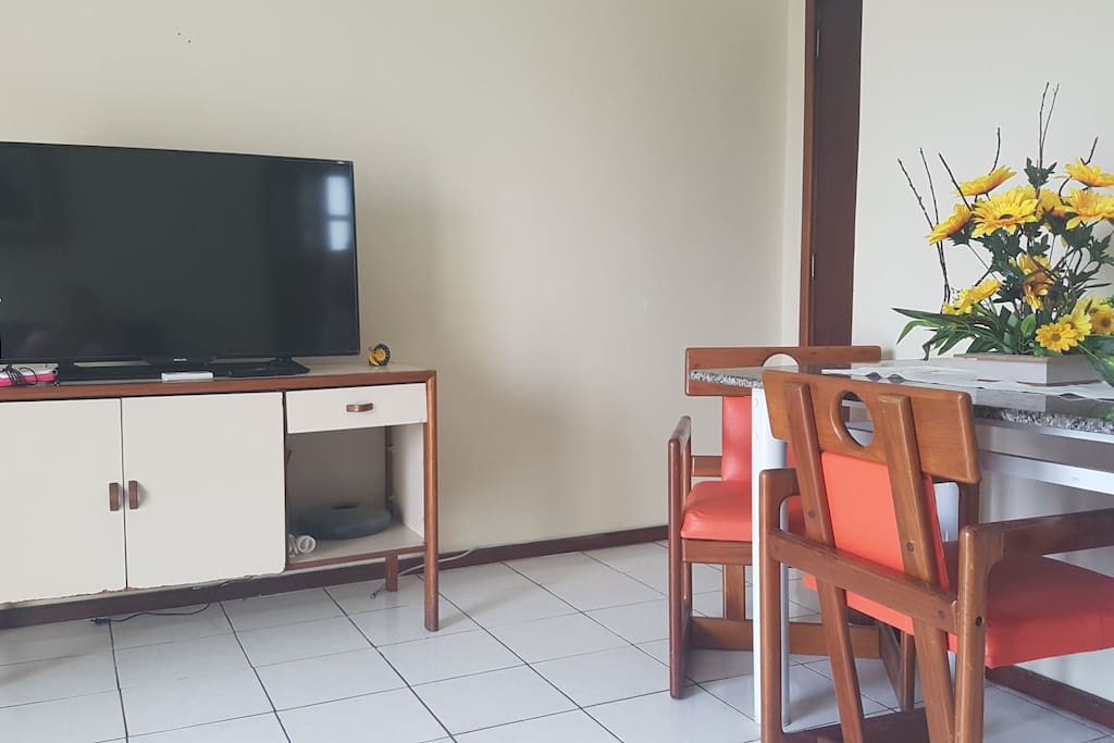 Sala com TV, ar condicionado, TV a cabo e wifi