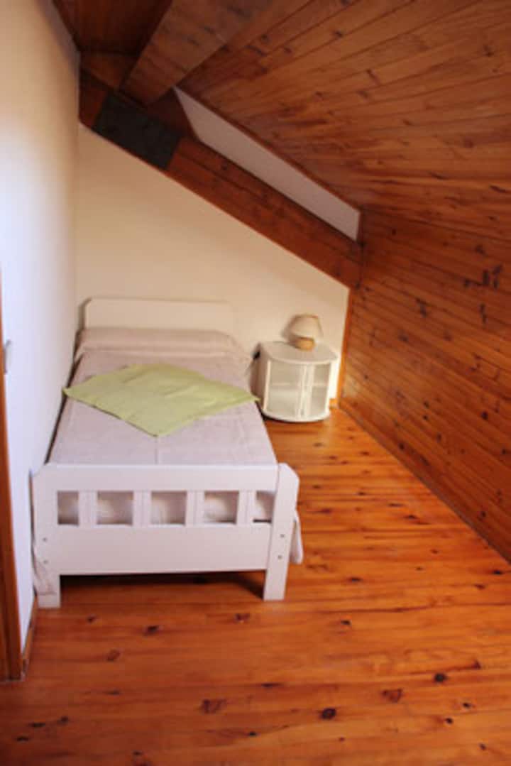 חדר שינה 3 למעלה: מיטה לאדם אחד