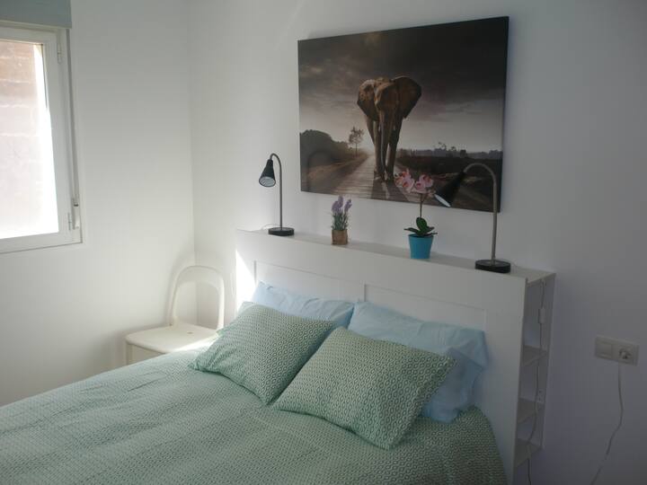 Dhomë 2 me krevat 150 x 190/ Deuxième chambre avec lit 150 x 190