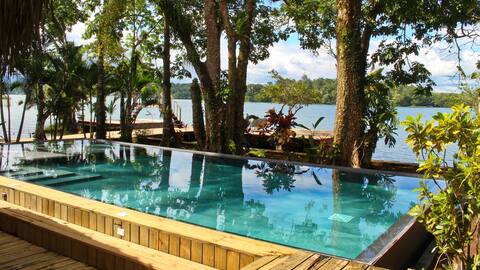Tom’s Paradise: River Front, Pool, A/C + Breakfast