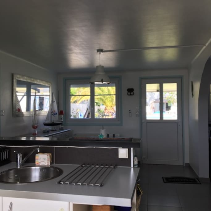 Cuisine vue sur salle a manger