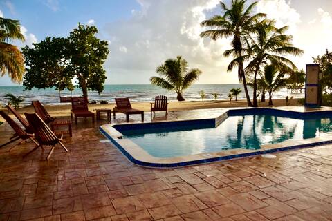 Beachfront Villa with a Pool and 360° Views