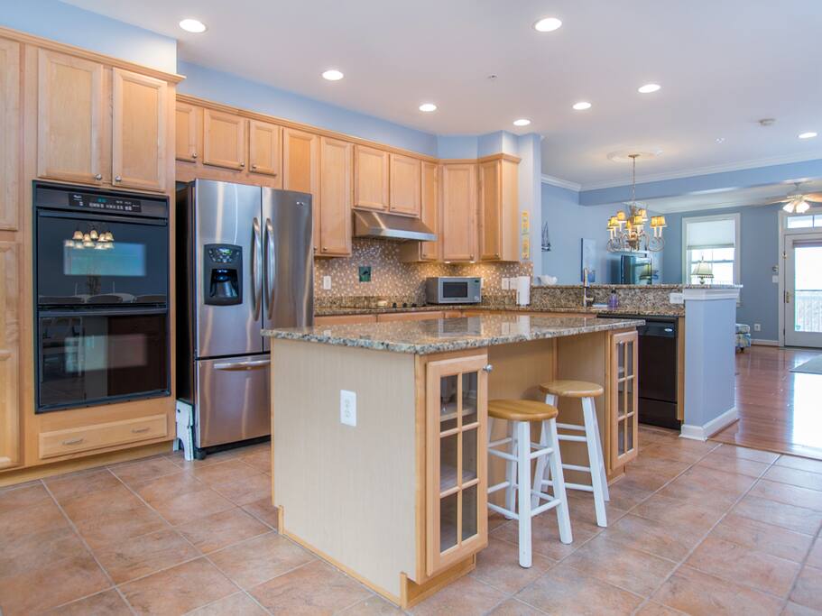 Sunset Island, 21 Sunset Island Drive - Kitchen Area