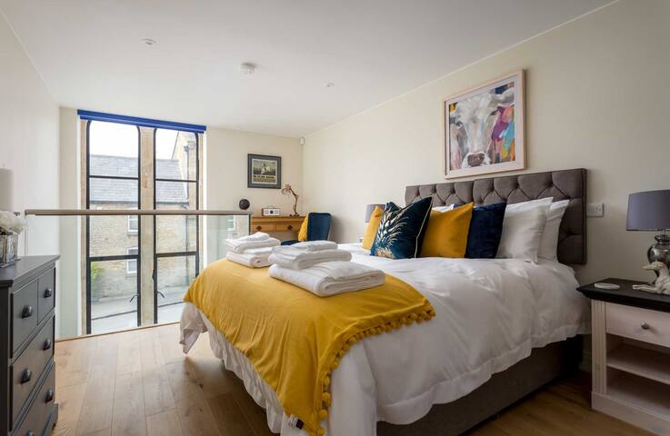 The Sanctuary, Stow-on-the-Wold