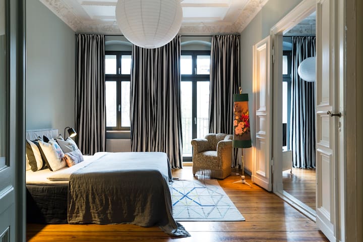 2 Bedroom Apartment Large with Balcony