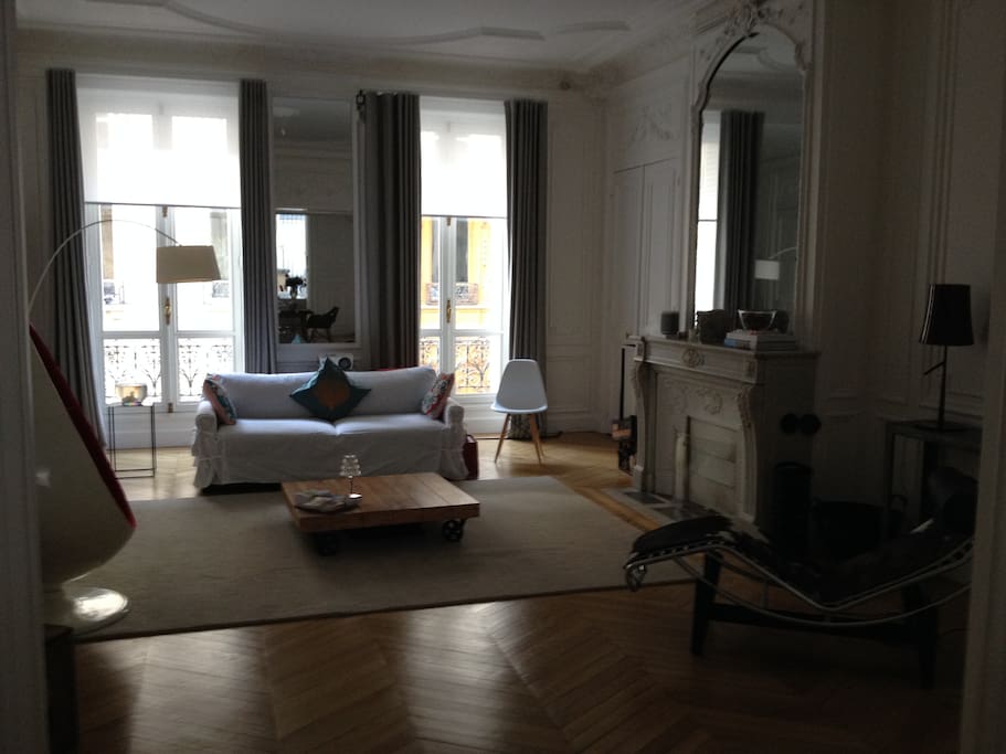The 40 m2 large living room