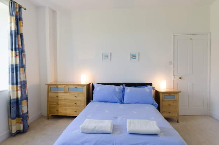 Upstairs double bedroom 1 with drawer space