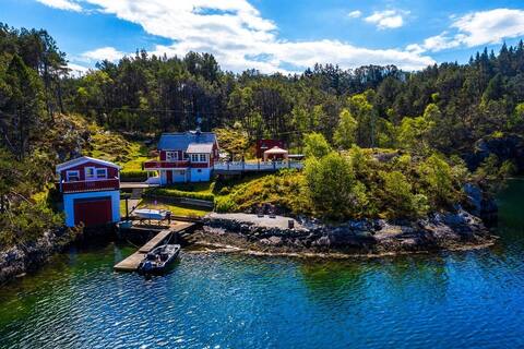 Stunning Waterfront Retreat - 2 Cabins