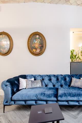 Luxurious Luma Suite Overlooking Via Veneto gallery image 5