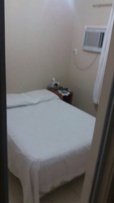 quarto com ar e cama casal