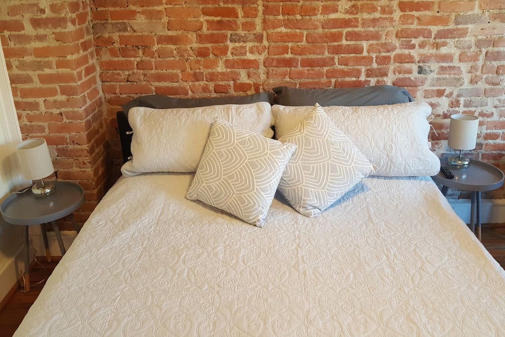 King size bed with brand new memory foam mattress and linens
