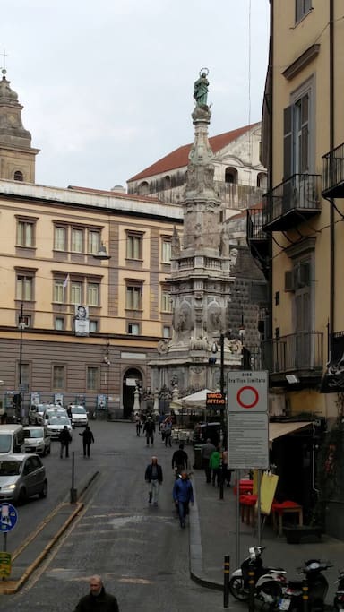 Vista dal balconcino su Piazza del Gesu'