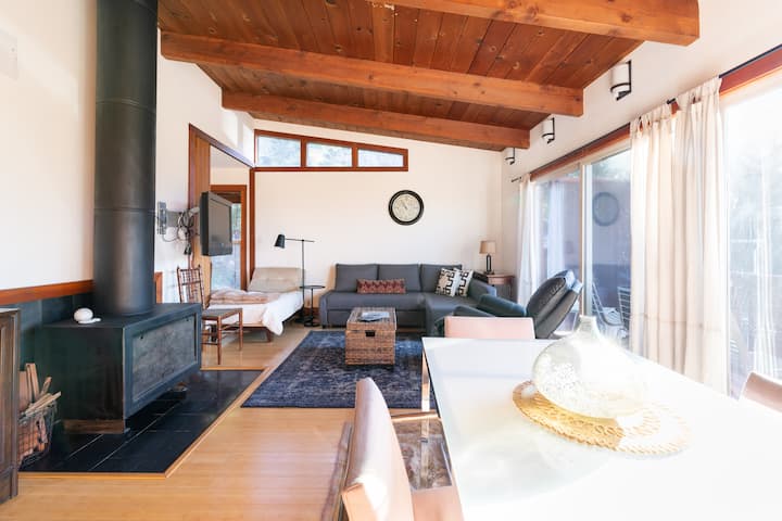 5- Luxury view apartment, above UCB