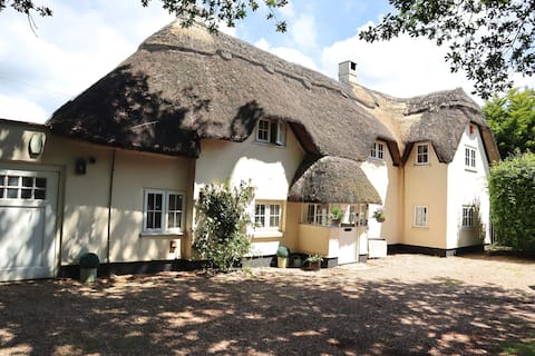 Large 5 Bedroom Thatched Cottage - Great Location!