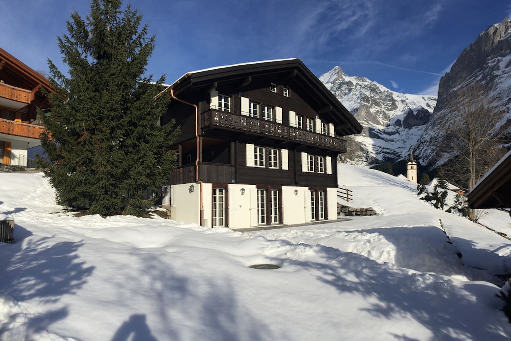 Chalet im Winter