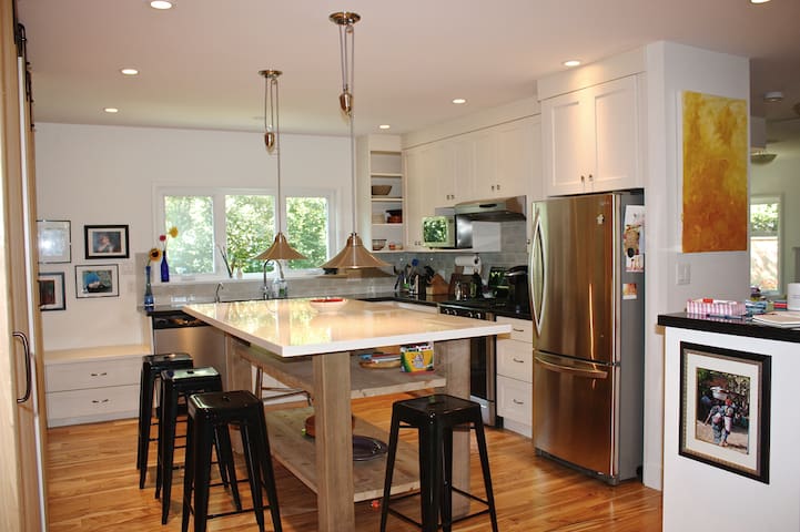 Spacious 4br home by Jericho beach, UBC
