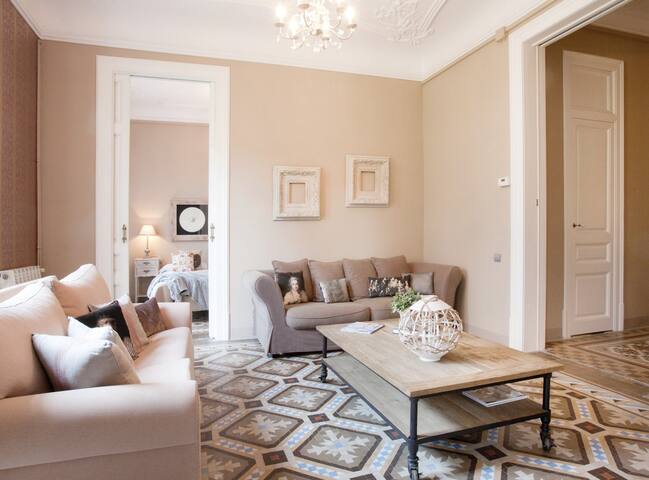 Bretagne Exclusive apartament in Rambla Catalunya gallery image 4