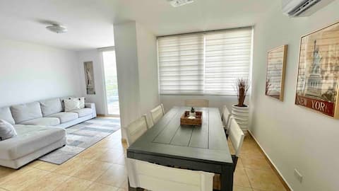 "Grey" Clean, Cozy and Centrally Apartment