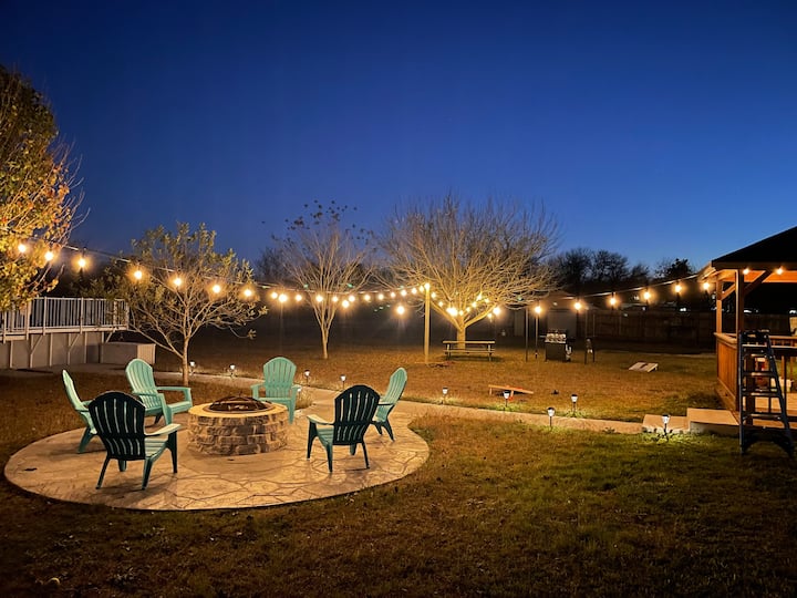 Luxurious Home Near River with Pool and Hot Tub Houses for Rent in Martindale, Texas, United