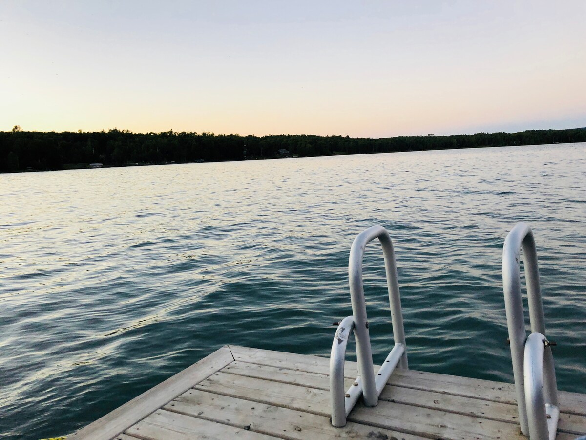 A Chalet Your Superior Stay Cottages for Rent in Shuniah, Ontario