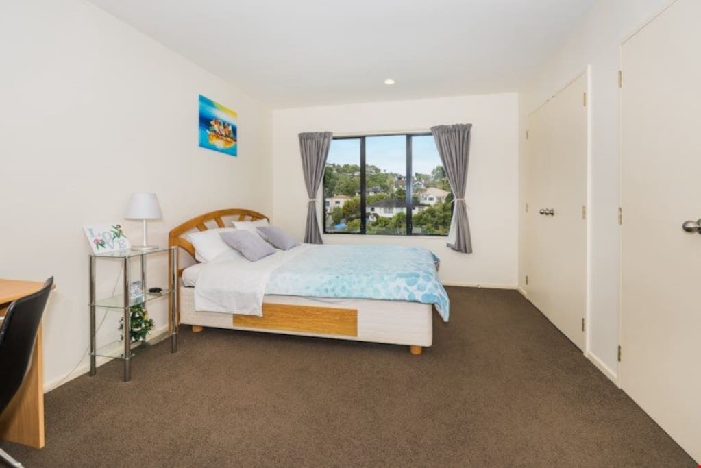 Queen Bed room