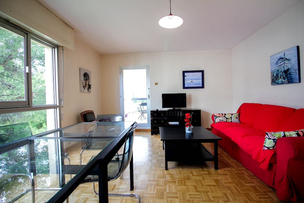 Spacious living room