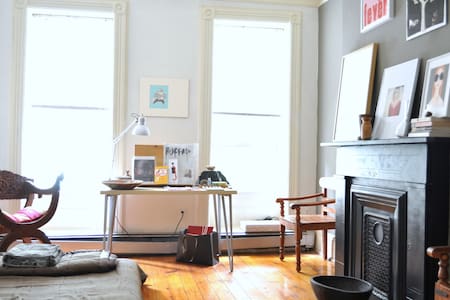 LARGE SUNNY ROOM 15 MIN to NYC !