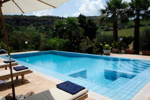 Villa with private pool in countryside