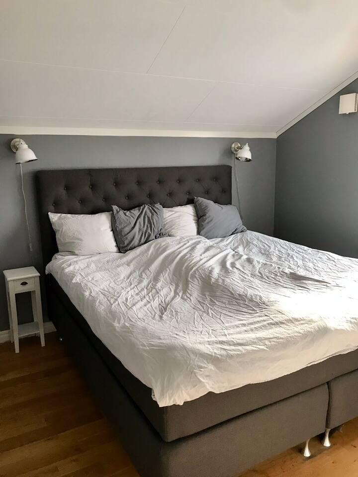 Chumba cha kulala cha Master bedroom ghorofa ya pili. 