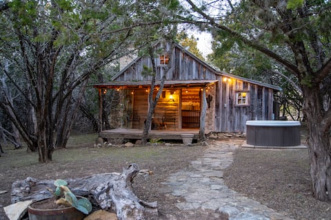 40% off Sep!Cozy 1800sCabin/HotTub/Romantic/Cactus