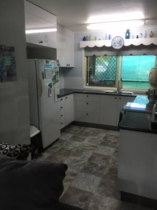 New kitchen, juicers, fully equiped