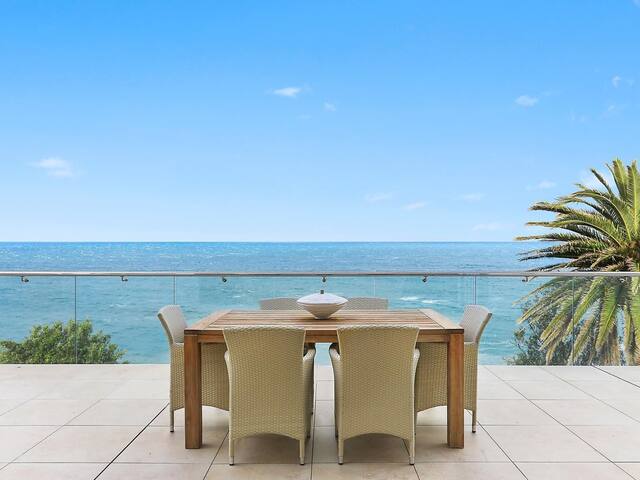 Uninterrupted absolute oceanfront