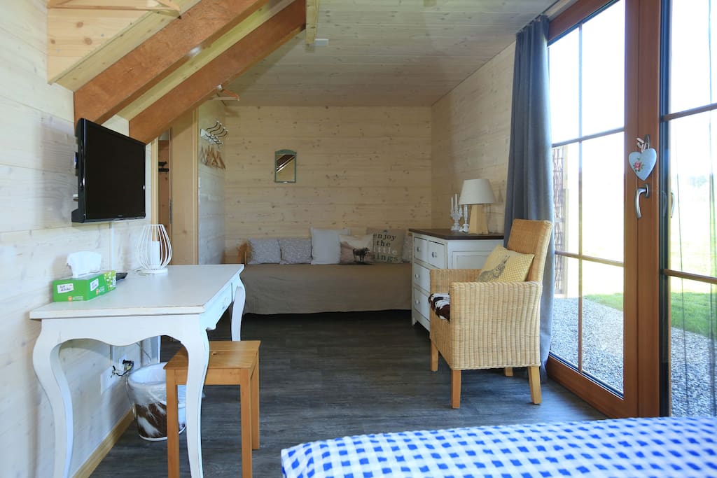 Zimmer 1 mit separatem Sitzplatz