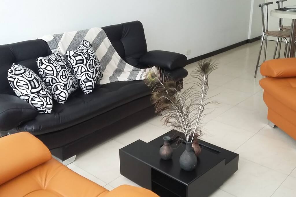 Sala con sofa cama para un huésped adicional