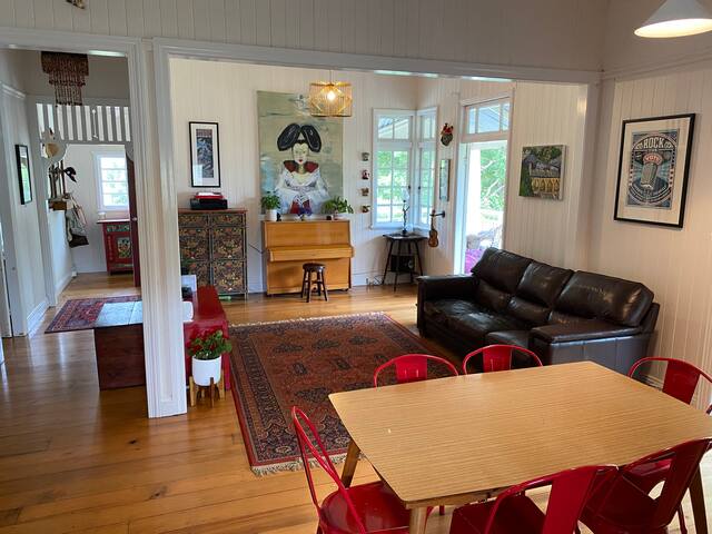 Centrally located, beautiful 4 br Bangalow Home