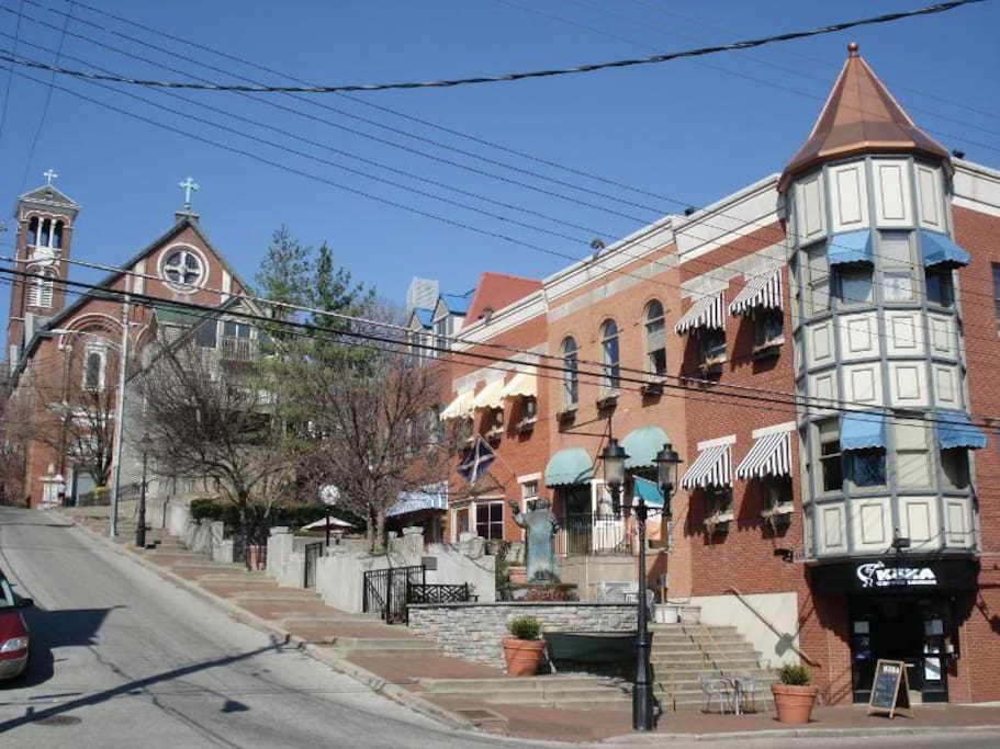 Nearby Mt Adams Entertainment District (Bars & Restaurants)